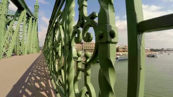 Budapeşte Tuna Nehri Üzerindeki Köprü Macaristan Uhd Çekilmiş — Stok video