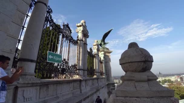 Budapest Arquitectura Casas Antiguas Calles Barrios Hungría Disparo Uhd — Vídeo de stock