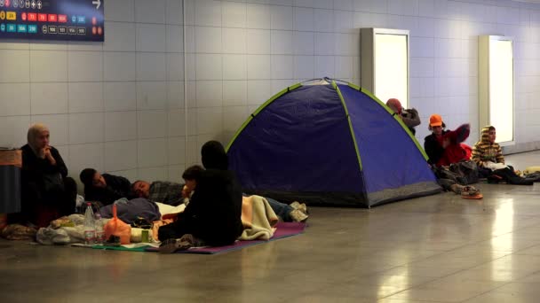 Budapest Hungary Autumn 2015 Campground Immigrants Refugees Railway Station Budapest — Αρχείο Βίντεο