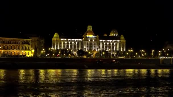 Iglesia Templo Budapest Buenas Noches Luces Hungría Disparo Uhd — Vídeos de Stock