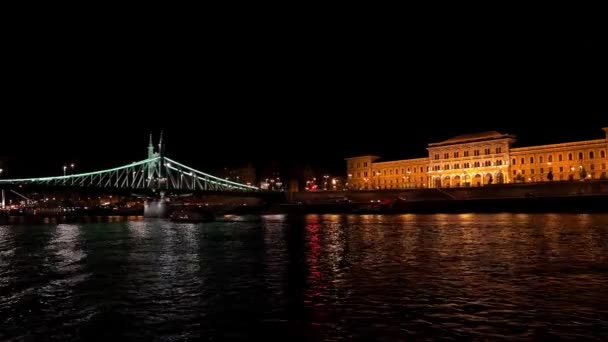 Bryggan Vid Donau Budapest Ungern Natt Ljus Skjuten Uhd — Stockvideo