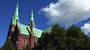 Helsinki 'deki kırmızı tuğla tapınağı. Finlandiya. 4K içinde video.