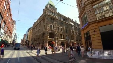 HELSINKI, FINLAND - YAZ 2015 Helsinki. Manzaralar. Şehir sokakları. Finlandiya. 4K, UHD 'de çekilmiş.