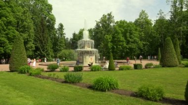 Roma çeşmeleri. Peterhof. Çeşmeler. Petrodvoretler. 4 bin. 4K, UHD 'de çekilmiş. 