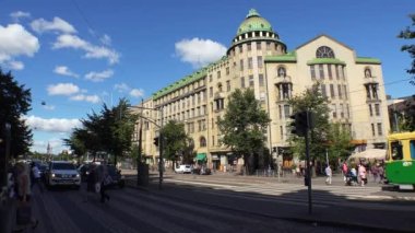 HELSINKI, FINLAND - YAZ 2015 Helsinki. Manzaralar. Şehir sokakları. Finlandiya. 4K, UHD 'de çekilmiş.