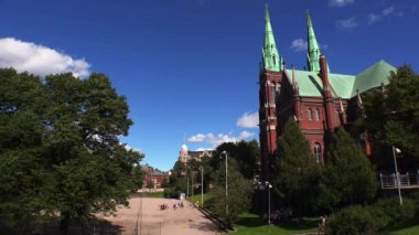 Helsinki 'deki kırmızı tuğla tapınağı. Finlandiya. 4K içinde video.