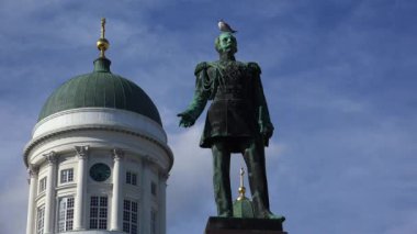 Helsinki 'deki II. Alexander Anıtı. 4K içinde video 