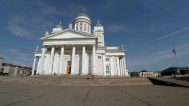 Senato Meydanı 'ndaki Lutheran Katedrali, Helsinki. 4K, UHD 'de çekilmiş.