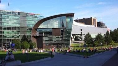 Helsinki. Manzaralar. Şehir sokakları. Finlandiya. 4K, UHD 'de çekilmiş.