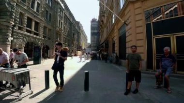 HELSINKI, FINLAND - YAZ 2015 Helsinki. Manzaralar. Şehir sokakları. Finlandiya. 4K, UHD 'de çekilmiş.