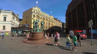 HELSINKI, FINLAND - YAZ 2015 Helsinki. Manzaralar. Şehir sokakları. Finlandiya. 4K, UHD 'de çekilmiş.