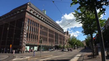 Helsinki. Manzaralar. Şehir sokakları. Finlandiya. 4K, UHD 'de çekilmiş.