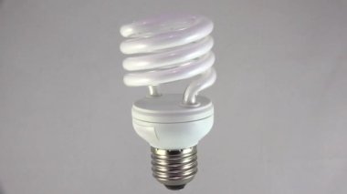 Enerji tasarrufu lambası. 4K, UHD 'de çekilmiş..