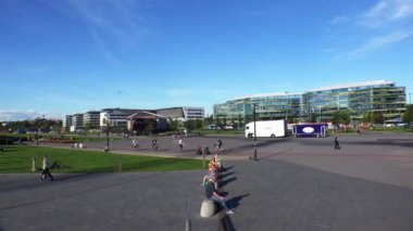 Helsinki. Manzaralar. Şehir sokakları. Finlandiya. 4K, UHD 'de çekilmiş.