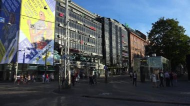 HELSINKI, FINLAND - YAZ 2015 Helsinki. Manzaralar. Şehir sokakları. Finlandiya. 4K, UHD 'de çekilmiş.