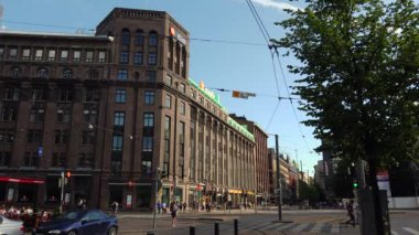 Helsinki. Manzaralar. Şehir sokakları. Finlandiya. 4K, UHD 'de çekilmiş.