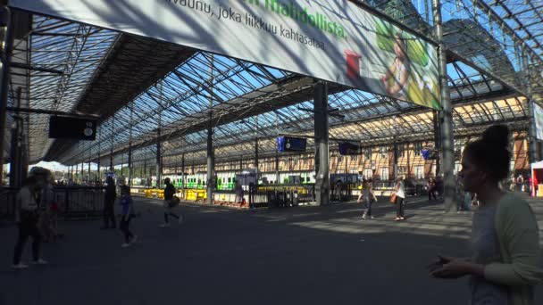Helsinki Finland Yaz 2015 Helsinki Deki Platform Tren Istasyonu Uhd — Stok video