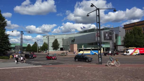 Die Berühmte Mannerheim Statue Vor Kiasma Helsinkis Museum Für Moderne — Stockvideo