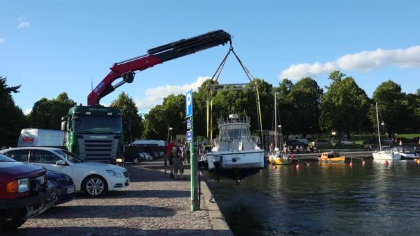 Helsinki Finlandia Estate 2015 Caricamento Una Barca Rimorchio Girato Uhd — Video Stock