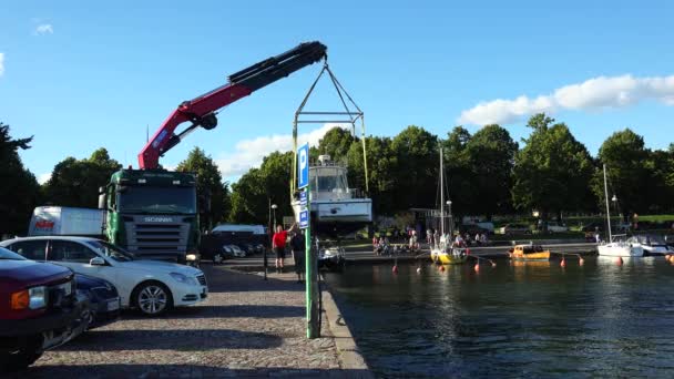 Helsinki Finland Summer 2015 Een Boot Laden Een Aanhangwagen Neergeschoten — Stockvideo