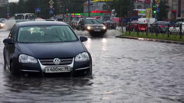 Saint Petersburg Ρωσια Ιουνιοσ 2015 Βροχή Πλημμύρα Στοιχείο Στην Πετρούπολη — Αρχείο Βίντεο