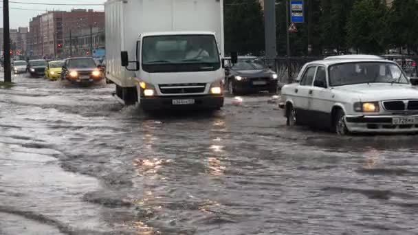 Saint Petersburg Ρωσια Ιουνιοσ 2015 Βροχή Πλημμύρα Στοιχείο Στην Πετρούπολη — Αρχείο Βίντεο