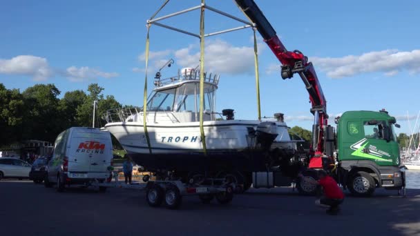 Helsinki Finlandia Verano 2015 Cargando Barco Remolque Disparo Uhd — Vídeo de stock