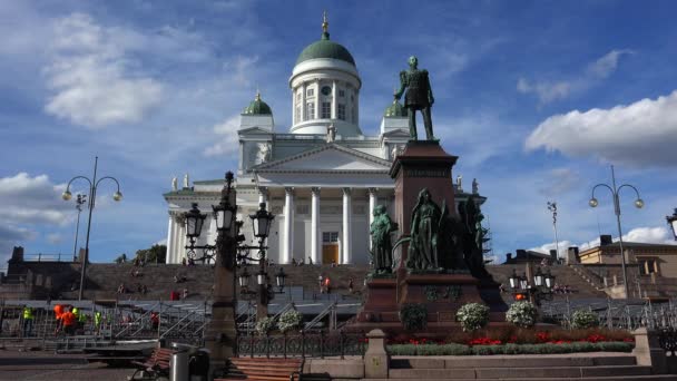 位于赫尔辛基参议院广场的路德宗主教座堂 拍于4K Uhd — 图库视频影像