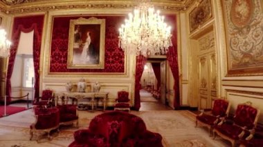Paris 'teki Louvre Müzesi' nde III. Napolyon 'un daireleri. Fransa. 4K 'da video, UHD