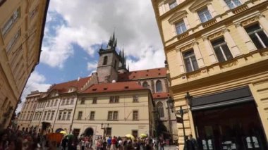 PRAG, CZECH Cumhuriyet - YAZ 2015: Prag 'daki Antik Kule. Çek Cumhuriyeti. 4K 'da video, UHD