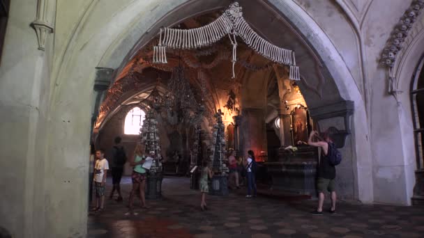 Kutna Hora Česká Republika July 2015 Ossuary Kostnice Česká Republika — Stock video