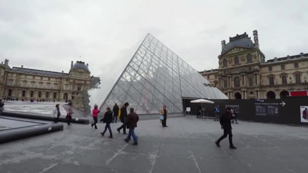 Louvre Das Berühmte Kunstmuseum Paris Pyramide Frankreich Video Uhd — Stockvideo