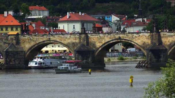 プラハのチャールズ橋 チェコ共和国 Uhdでのビデオ — ストック動画