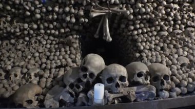 Ossuary, Kostnice, Çek Cumhuriyeti, Kutna Hora, Sedlec. 4K 'de video, UHD. Gerçek zamanlı..