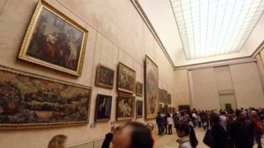 Paris 'teki Louvre Müzesi Sanat Galerisi. Fransa. Fransa. 4K 'da video, UHD