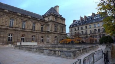 Paris 'teki Lüksemburg Sarayı. Fransa. 4K 'da video, UHD