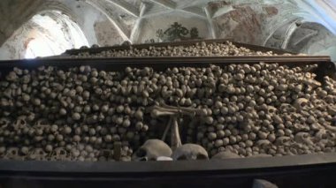 Ossuary, Kostnice, Çek Cumhuriyeti, Kutna Hora, Sedlec. 4K 'de video, UHD. Gerçek zamanlı..