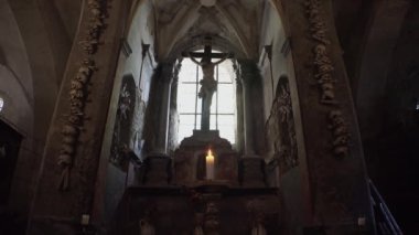 Ossuary, Kostnice, Çek Cumhuriyeti, Kutna Hora, Sedlec. 4K 'de video, UHD. Gerçek zamanlı..