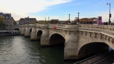 Paris 'teki Seine Nehri. Fransa. 4K 'da video, UHD
