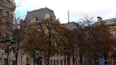 Paris mi? Mimarlık, eğlence, eski evler, sokaklar ve mahalleler. İkonik yerler. 4K, UHD 'de çekilmiş.