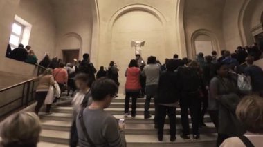 Semendirek 'in Kanatlı Zaferi, aynı zamanda Paris' teki Louvre Müzesi 'nde Samothrace' in Nike 'ı olarak da bilinir. Fransa. 4K 'da video, UHD