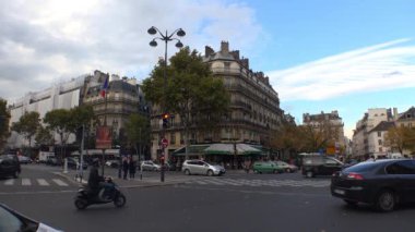 Paris mi? Mimarlık, eğlence, eski evler, sokaklar ve mahalleler. İkonik yerler. 4K, UHD 'de çekilmiş.