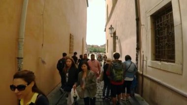 PRAG, CZECH Cumhuriyet - YAZ 2015: Prag 'daki Eski Şehir Meydanı. Çek Cumhuriyeti. 4K 'de video, UHD. Gerçek zamanlı..