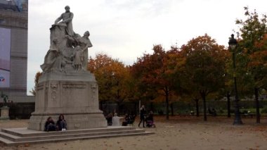 Paris 'teki Jeanne d' Arc anıtı. 4K 'da video, UHD