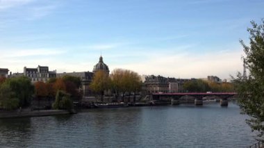 Paris 'teki Seine Nehri. Fransa. 4K 'da video, UHD
