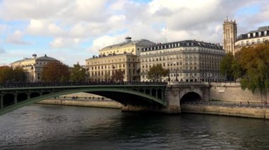 Paris 'teki Seine Nehri. Fransa. 4K 'da video, UHD