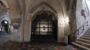 Ossuary, Kostnice, Çek Cumhuriyeti, Kutna Hora, Sedlec. 4K 'de video, UHD. Gerçek zamanlı..