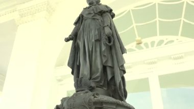 Catherine II, anıt. Puşkin. Catherine Park. Tsarskoye Selo. Mimari. Anıtlar. Saraylar. 4K 'da video, UHD