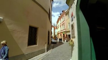 PRAG, ÇEK CUMHURİYETİ - YAZ 2015: Prag. Yaşlı Prag. Mimarlık, eski evler, sokaklar ve mahalleler. Çek Cumhuriyeti. 4K 'da video, UHD