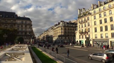 Paris mi? Mimarlık, eğlence, eski evler, sokaklar ve mahalleler. İkonik yerler. 4K, UHD 'de çekilmiş.